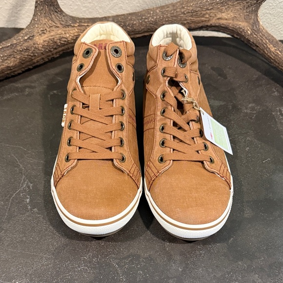Taos Footwear High-Top Sneakers- NWT! - Picture 2 of 5